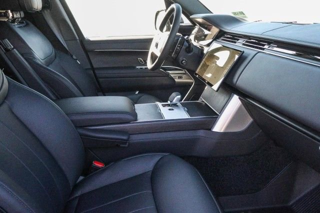 New 2025 Land Rover Range Rover SE image 12