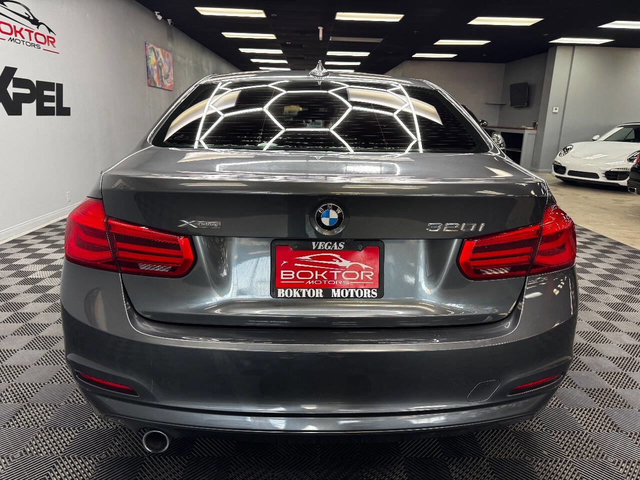 Used 2018 BMW 320i xDrive Sedan image 10