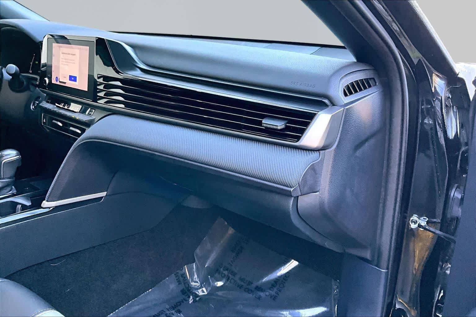Used 2025 Toyota Camry SE FWD image 18