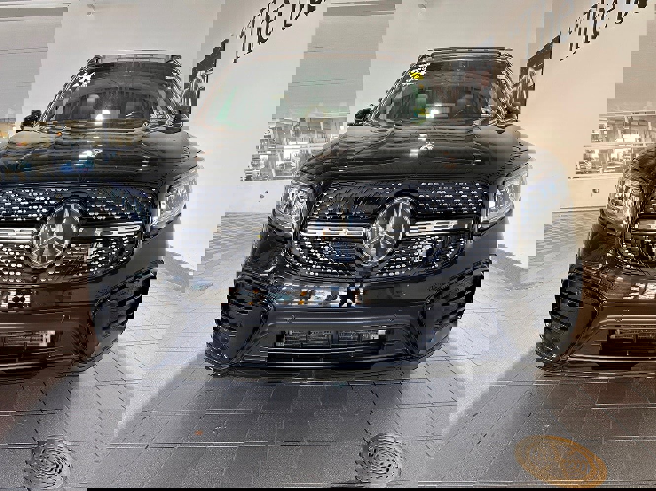 Used 2024 Mercedes-Benz GLB 250 4MATIC image 2