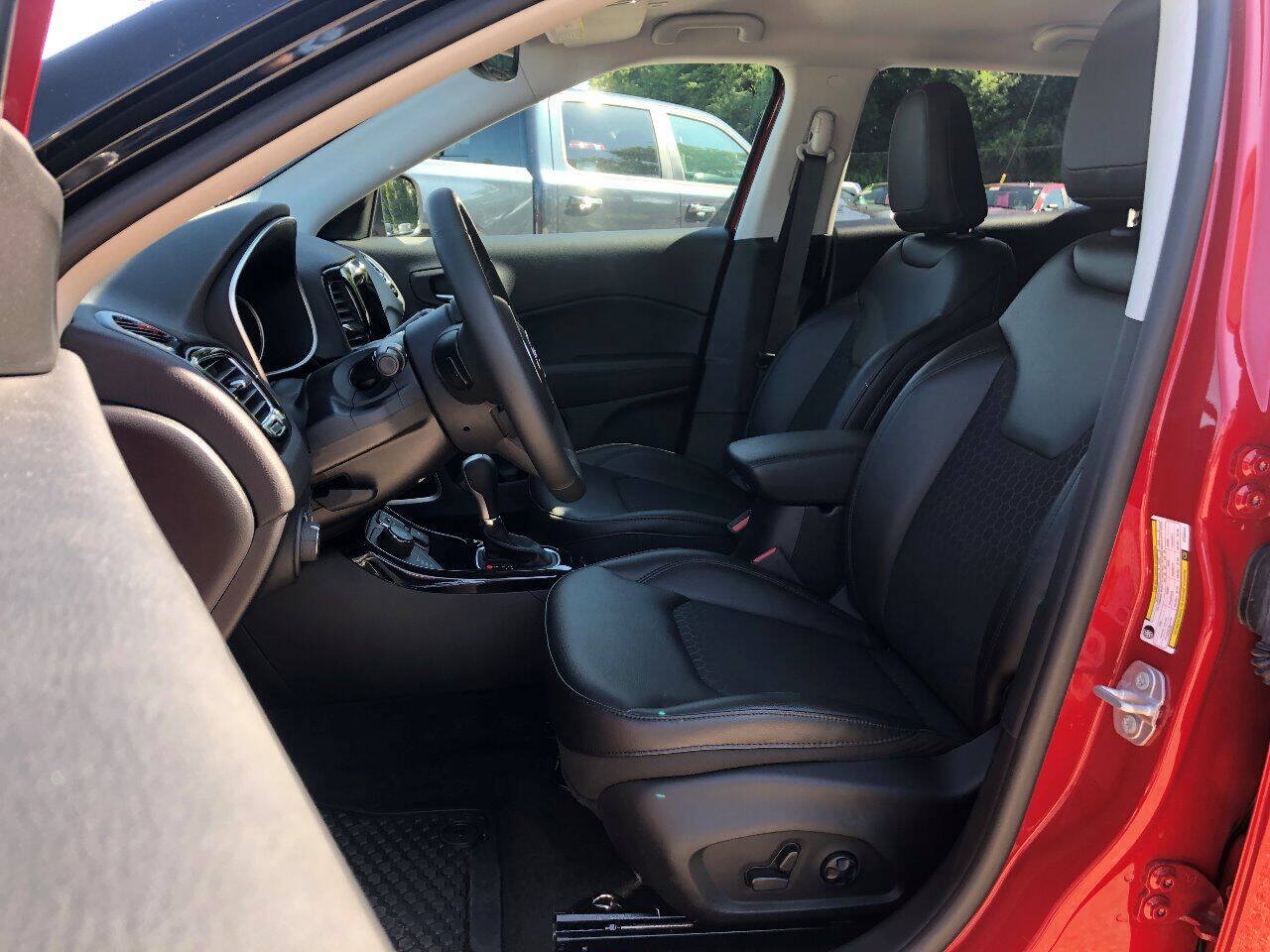 Used 2018 Jeep Compass Latitude w/ Popular Equipment Group AWD/4WD image 13