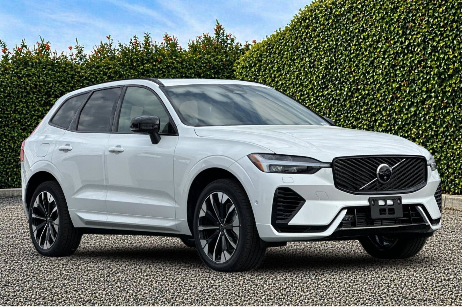 New 2026 Volvo XC60 T8 Plus w/ Protection Package Premier AWD/4WD image 8