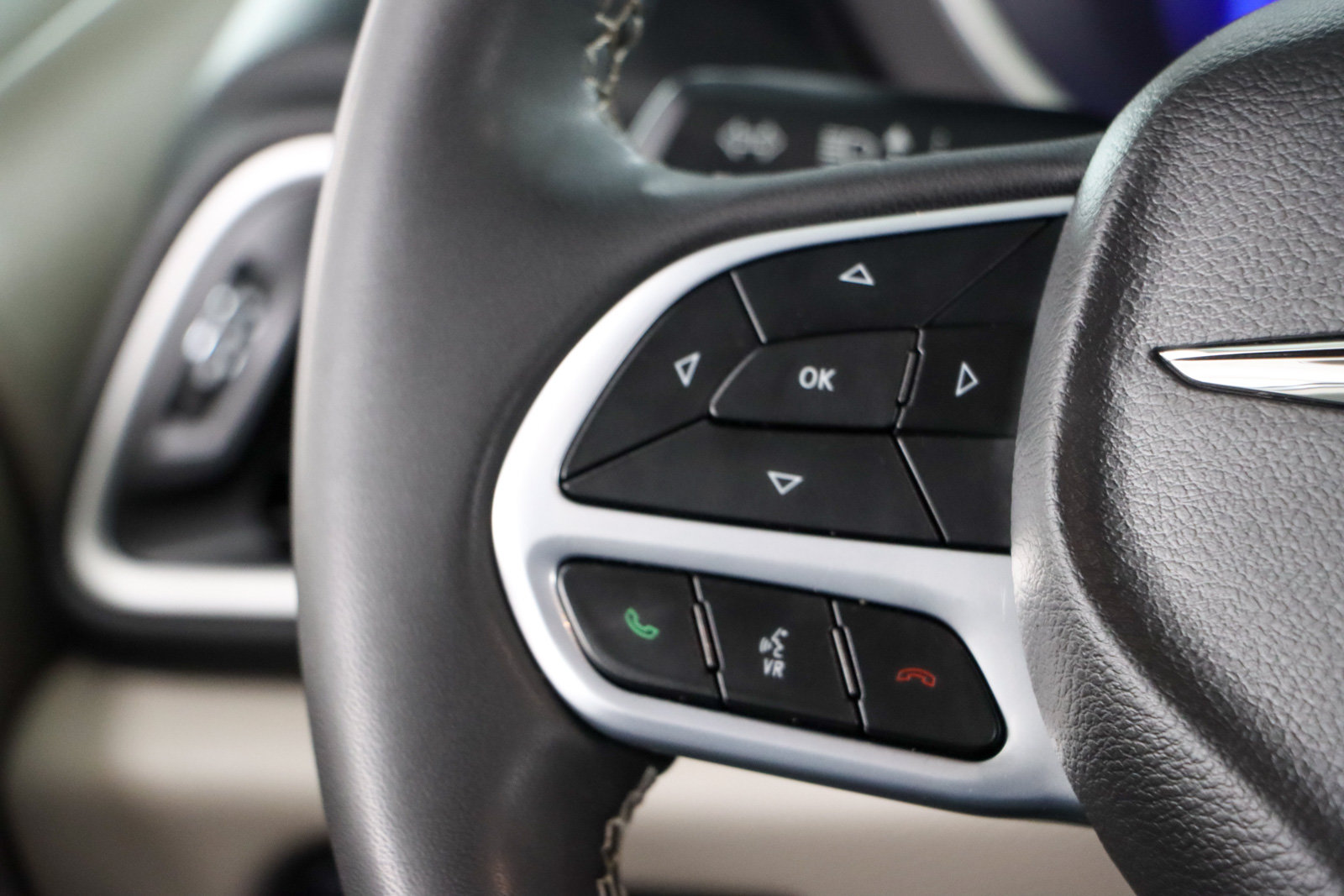 Used 2023 Chrysler Pacifica Touring-L FWD image 13