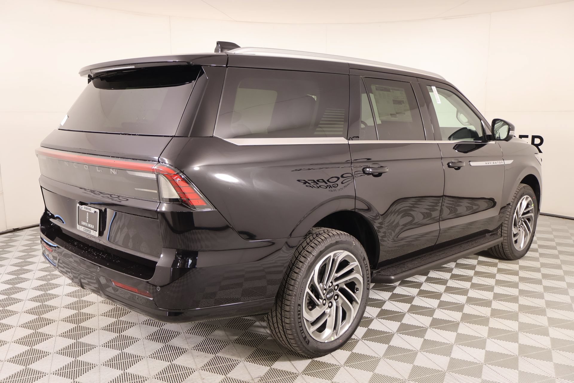 New 2026 Lincoln Navigator Premiere AWD/4WD image 21