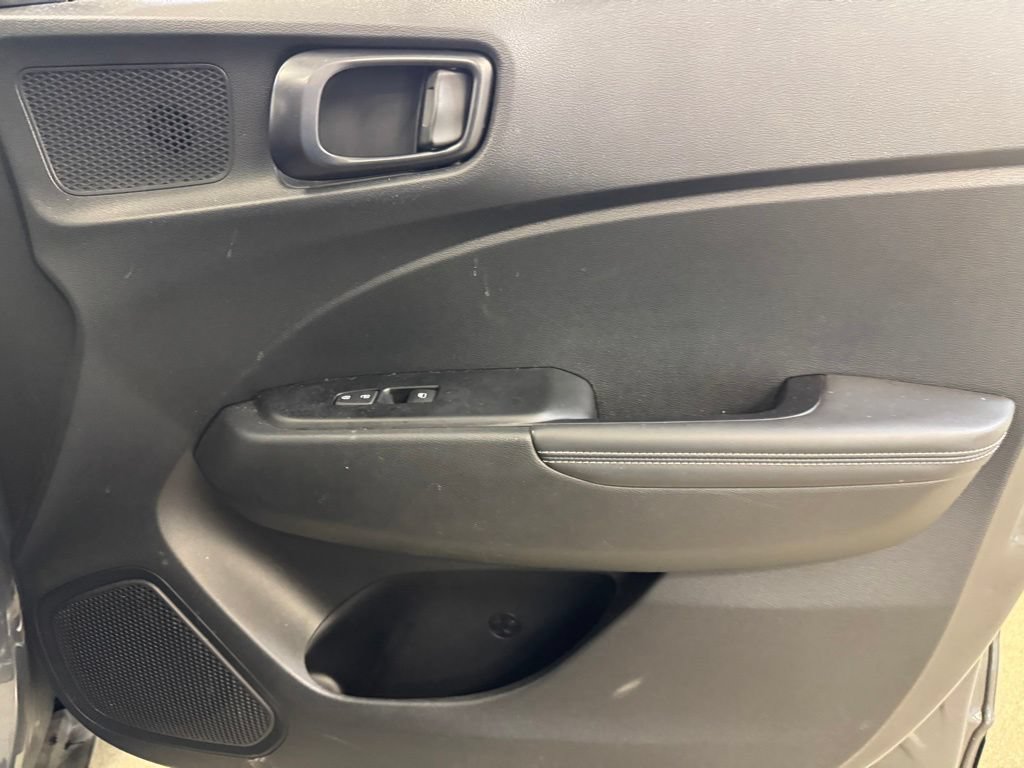 Used 2025 Hyundai Venue Limited FWD image 26