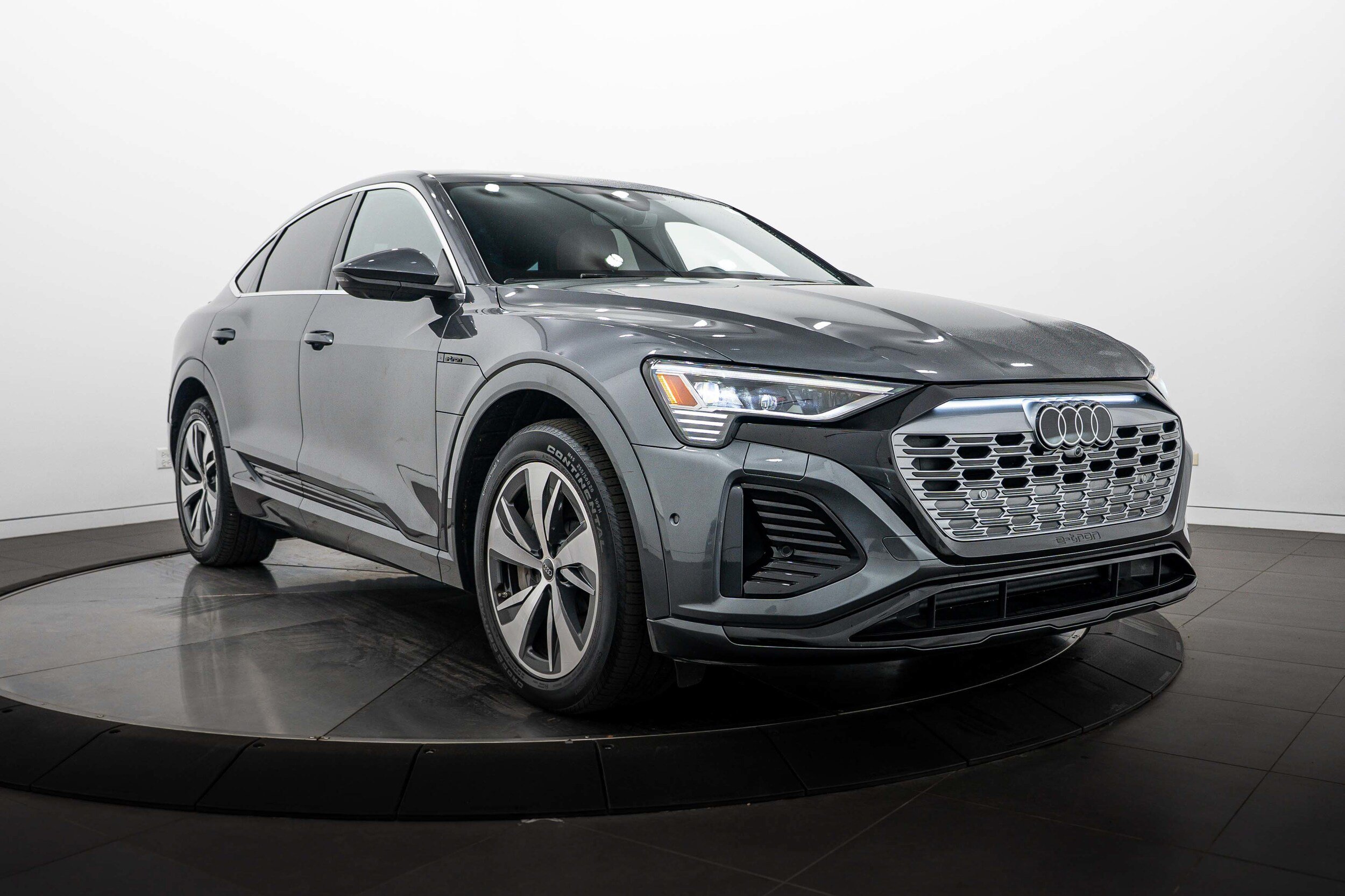 Certified 2024 Audi Q8 e-tron Prestige w/ Prestige Package AWD/4WD image 2