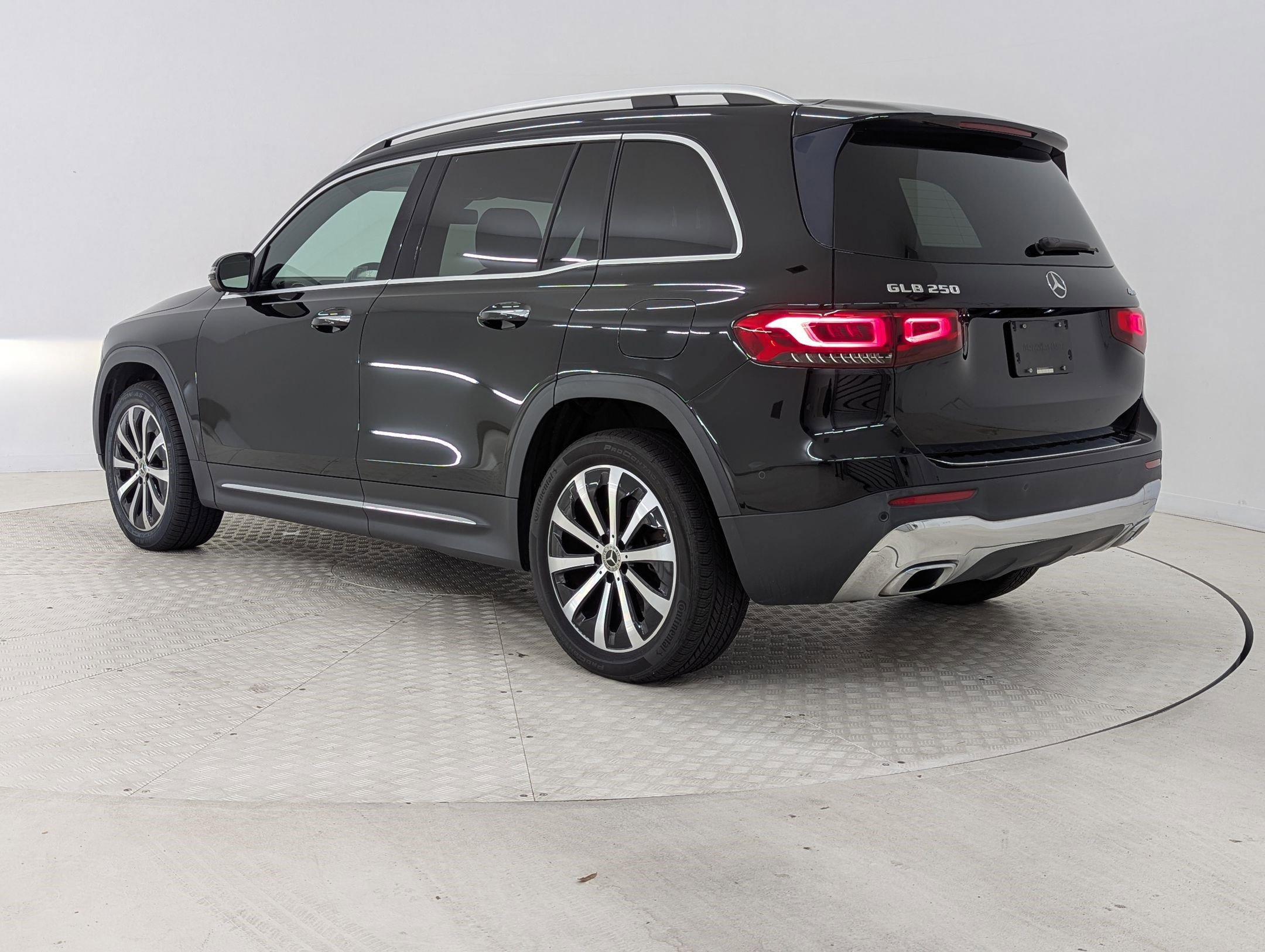 Used 2021 Mercedes-Benz GLB 250 4MATIC image 3