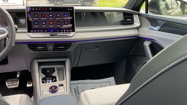 New 2026 Volkswagen Tiguan SE R-Line AWD/4WD image 10