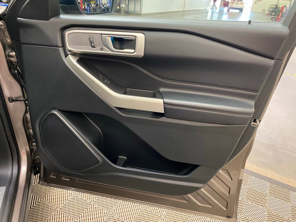 Used 2021 Ford Explorer Limited w/ Equipment Group 301A image 19