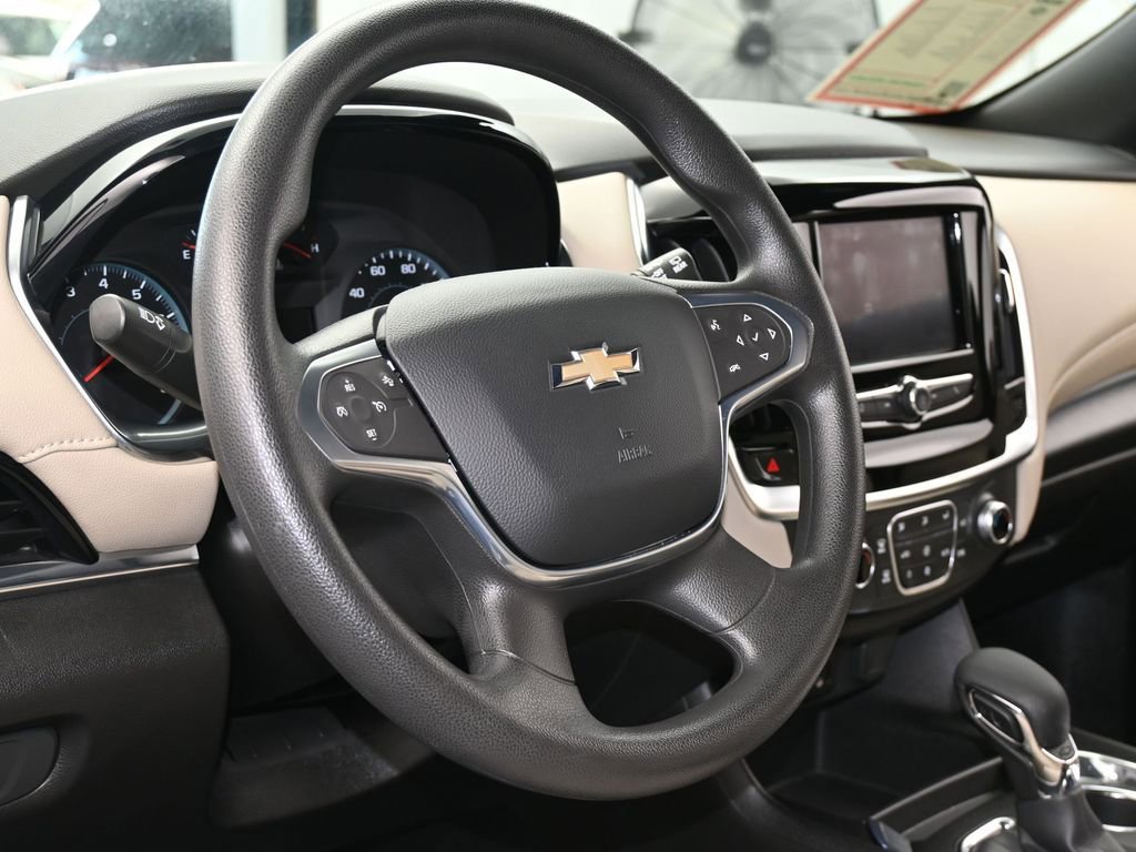 Used 2023 Chevrolet Traverse LS image 13