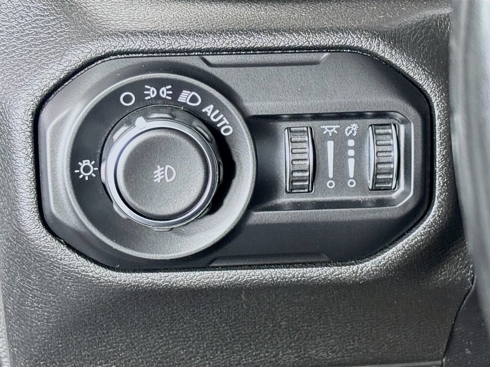 Used 2020 Jeep Wrangler Unlimited Sahara AWD/4WD image 10