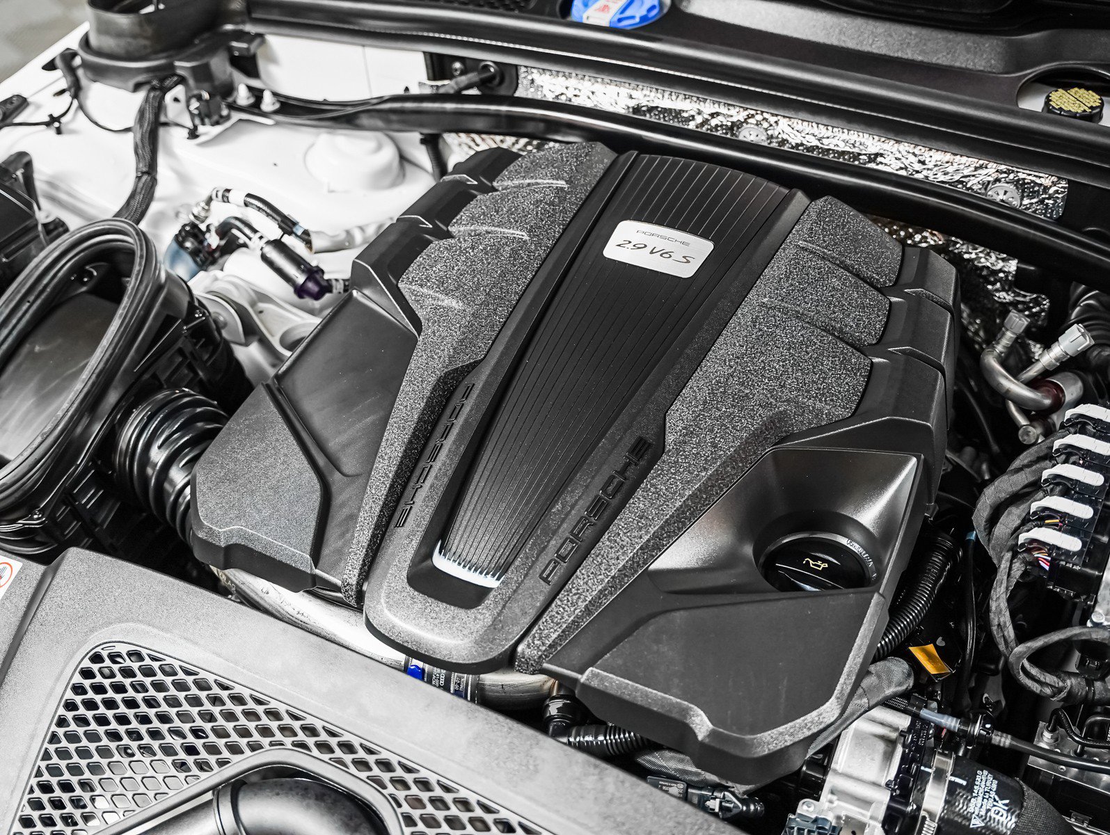 Certified 2025 Porsche Macan S AWD/4WD image 13