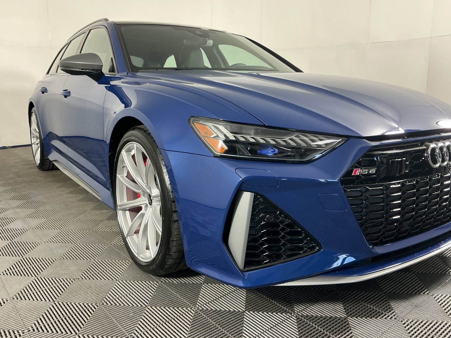 Used 2024 Audi RS 6 performance image 3