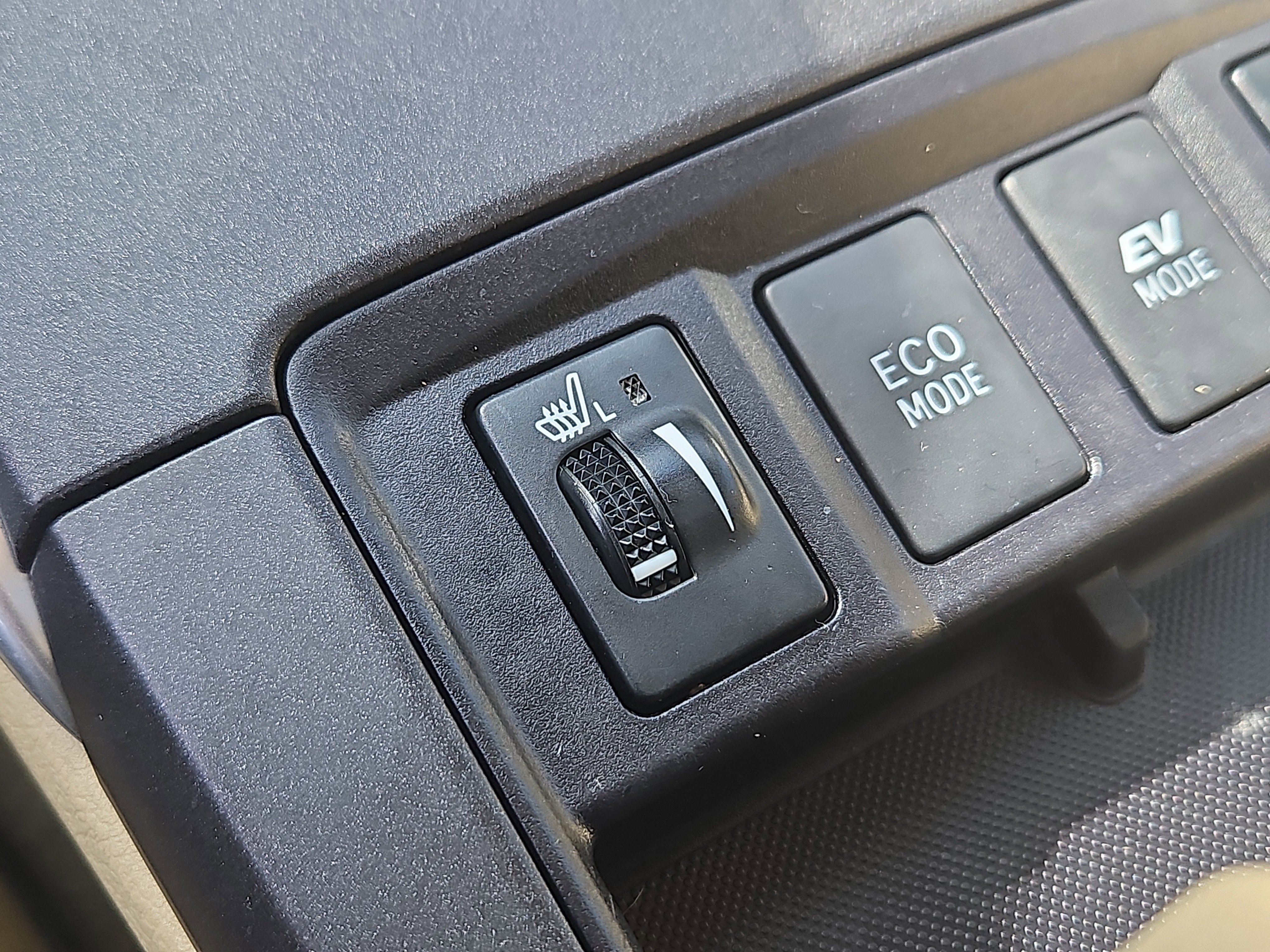 Used 2017 Toyota Camry XLE w/ Moonroof Package FWD image 12