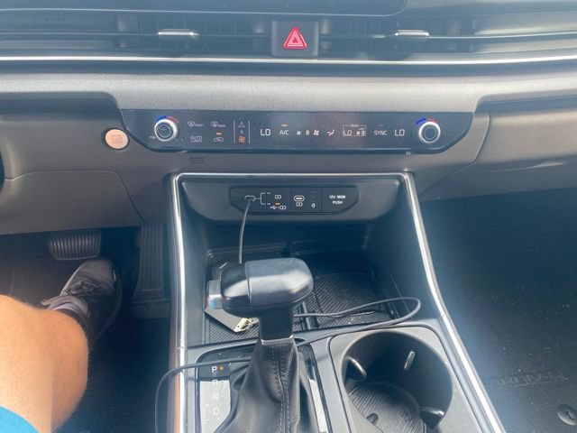Used 2026 Kia Carnival EX FWD image 11