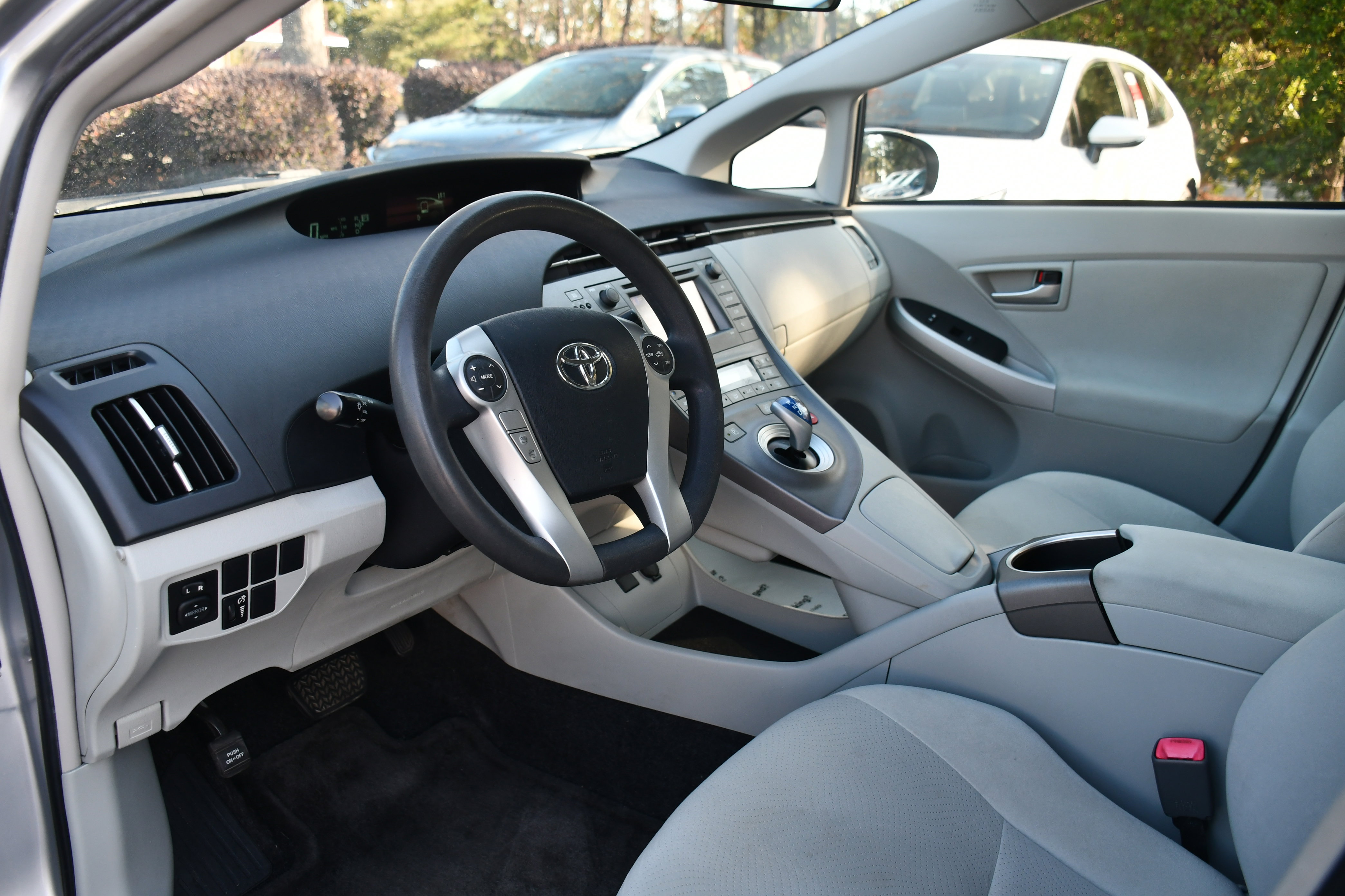 Used 2013 Toyota Prius Five image 8