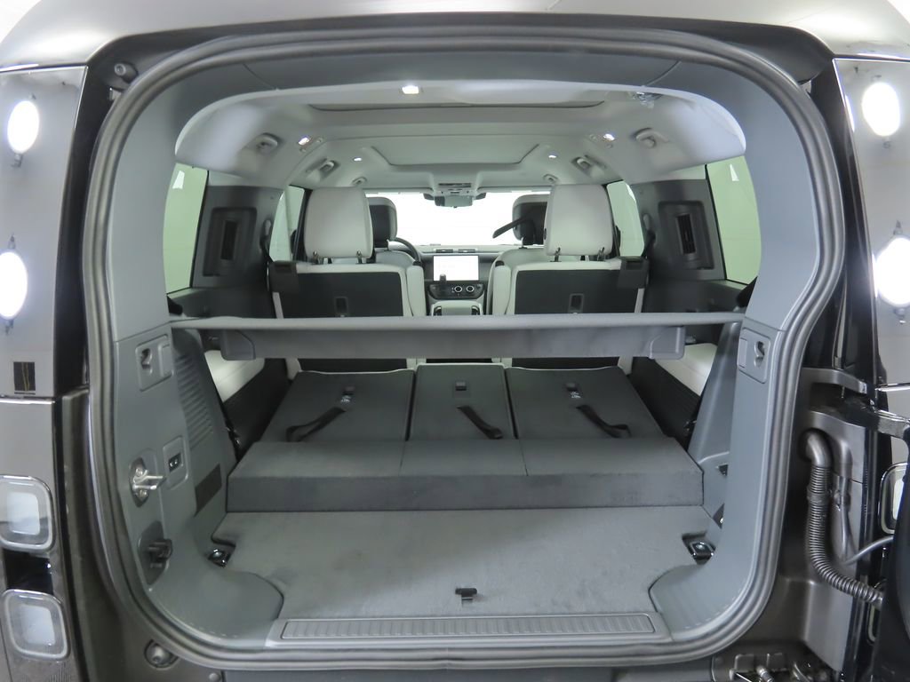 New 2026 Land Rover Defender 130 X-Dynamic SE image 28