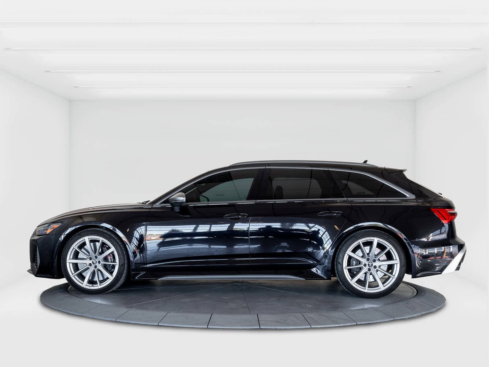 Used 2024 Audi RS 6 performance image 2