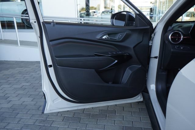 Used 2026 Chevrolet Trax RS w/ Sunroof Package FWD image 14