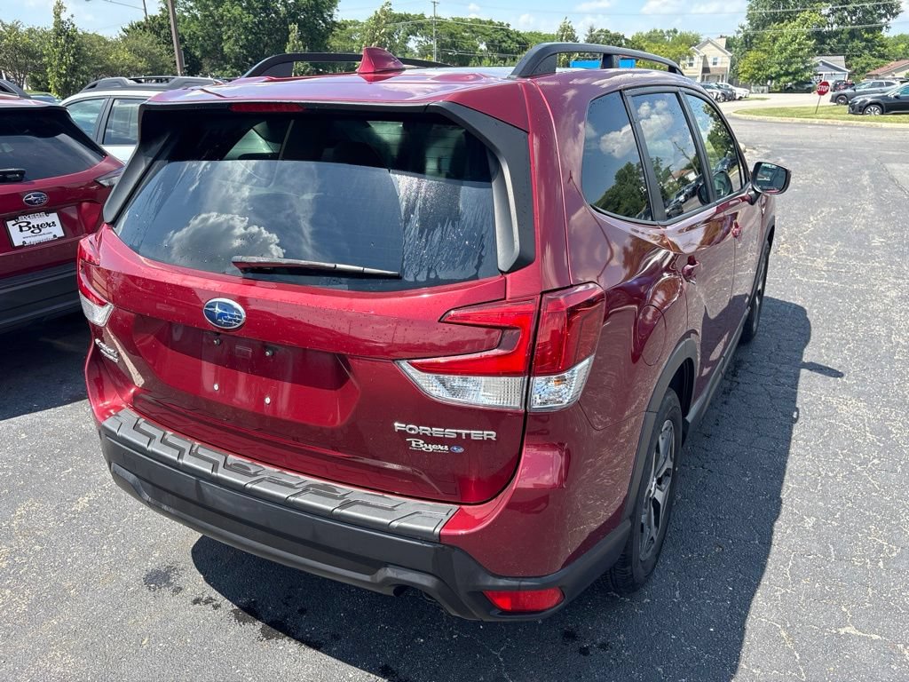 Used 2021 Subaru Forester Premium AWD/4WD image 3