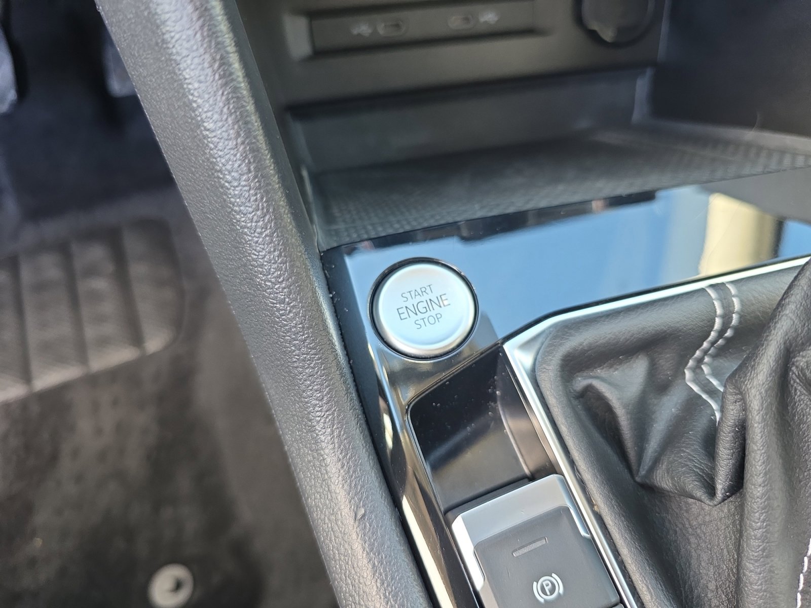 Certified 2023 Volkswagen Taos SE w/ Black Wheel Package image 30