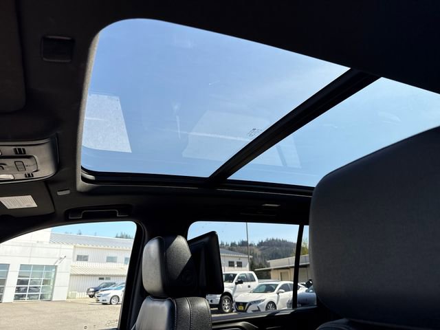 Used 2021 Chevrolet Suburban Z71 w/ Rear Media and Nav Package AWD/4WD image 33