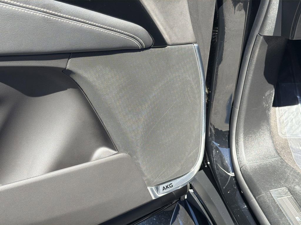 Certified 2025 Cadillac Escalade ESV Premium Luxury image 21