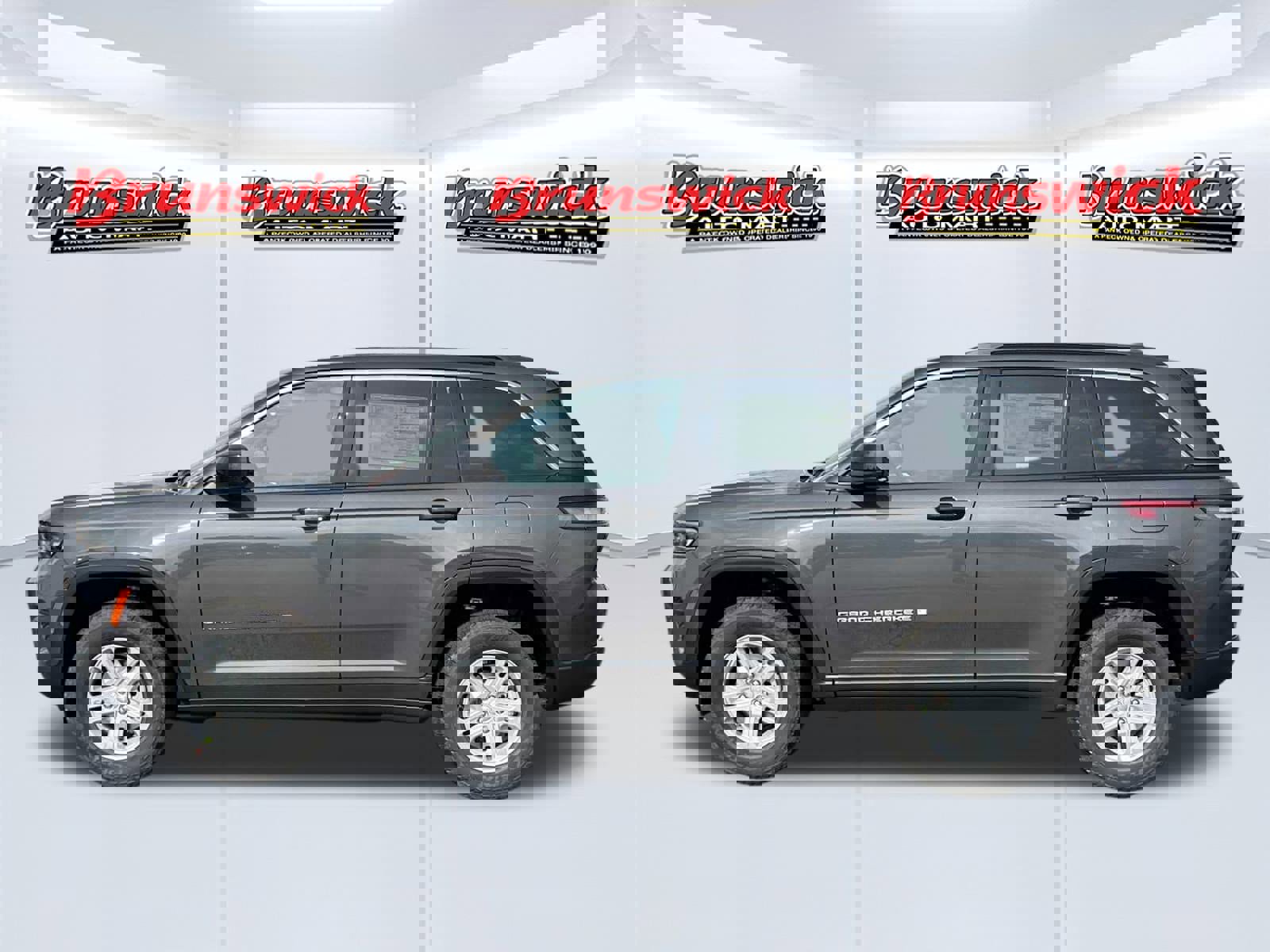 New 2025 Jeep Grand Cherokee Laredo w/ Luxury Tech Group I AWD/4WD image 3