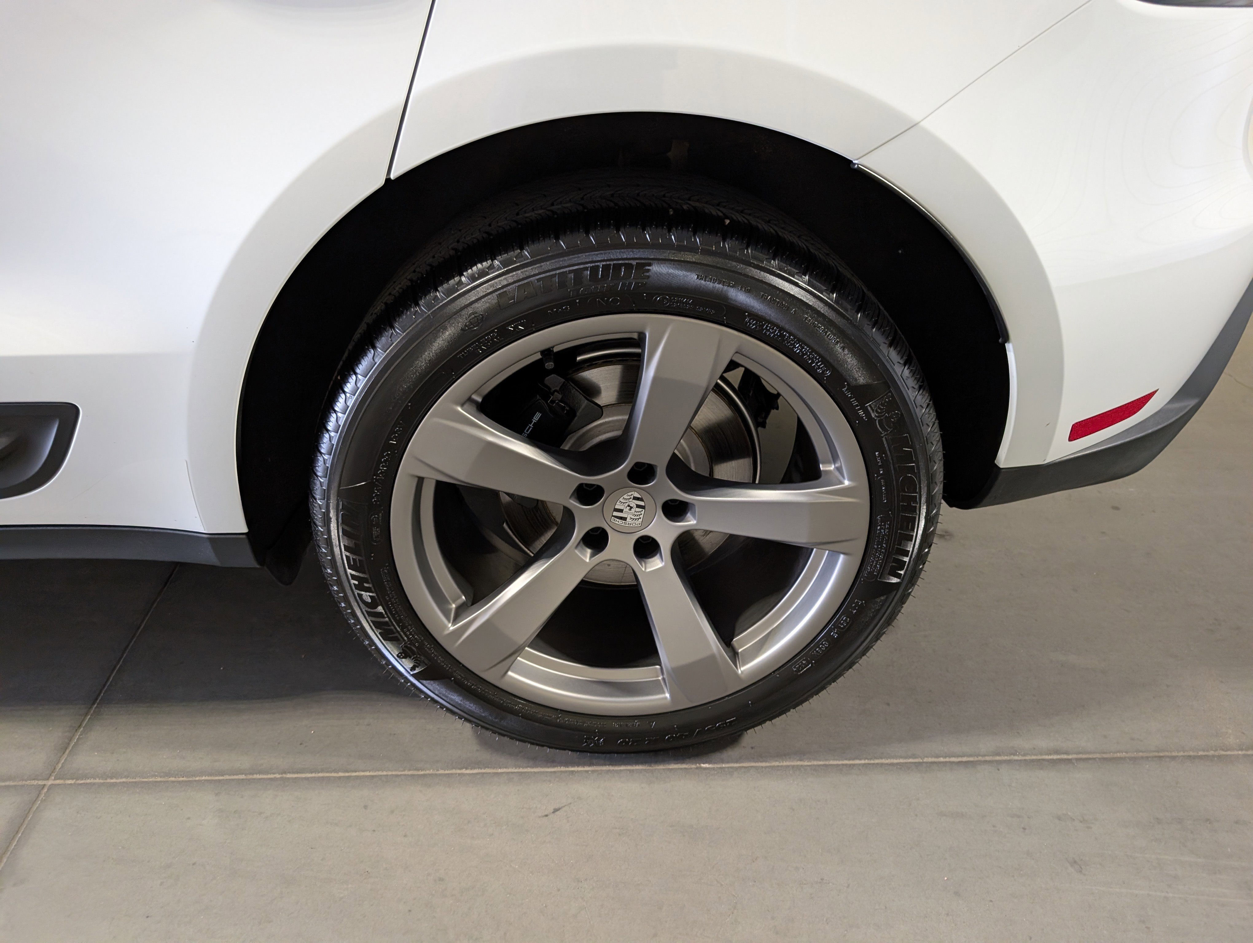 Certified 2025 Porsche Macan image 13