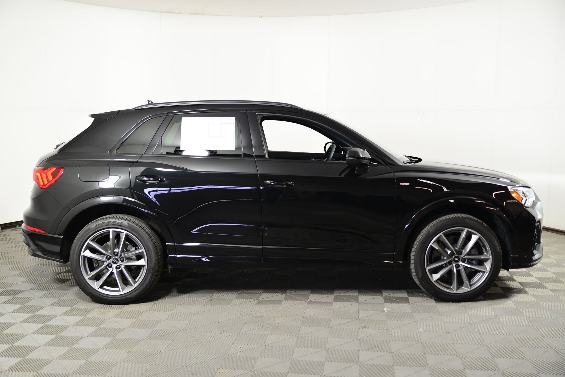 Certified 2025 Audi Q3 2.0T Premium w/ Convenience Package image 7