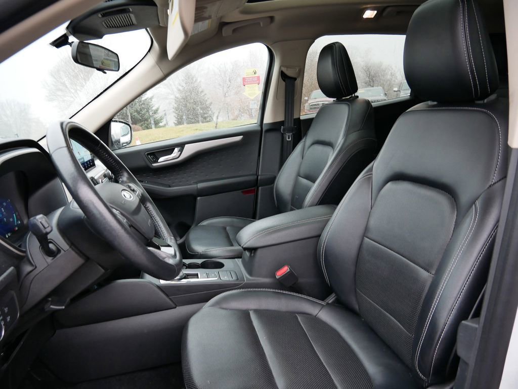 Used 2020 Ford Escape SE Sport image 3