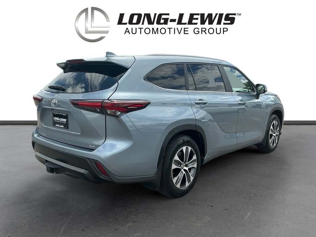 Used 2024 Toyota Highlander XLE FWD image 7