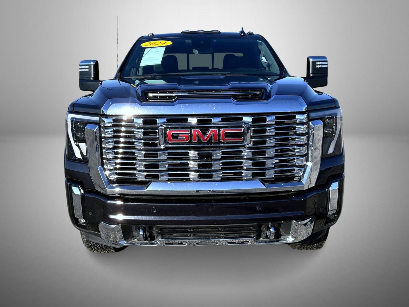 Used 2024 GMC Sierra 3500 Denali w/ Technology Package image 2