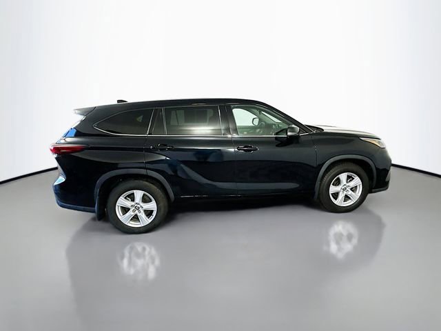 Used 2020 Toyota Highlander LE AWD/4WD image 8