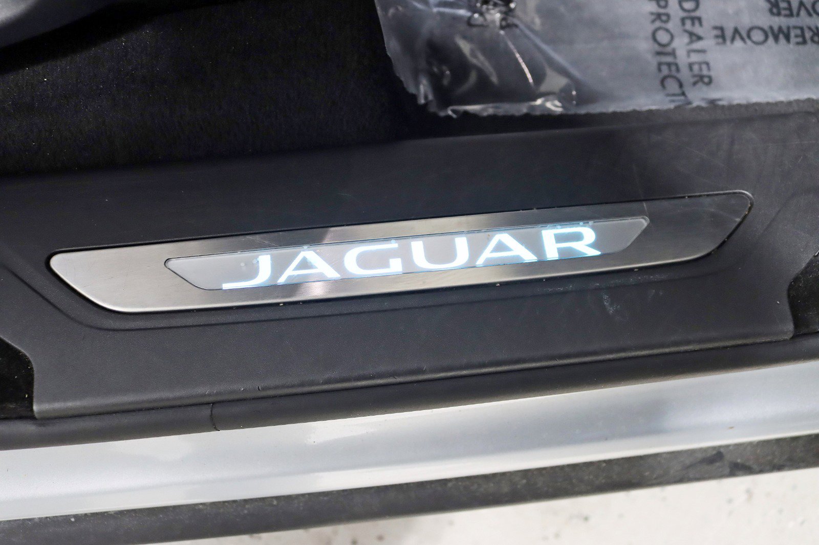 Used 2019 Jaguar F-PACE Premium image 14