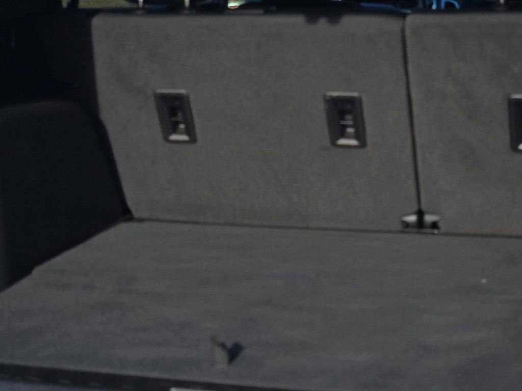 Used 2020 Chevrolet Equinox LS w/ LS Convenience Package image 8