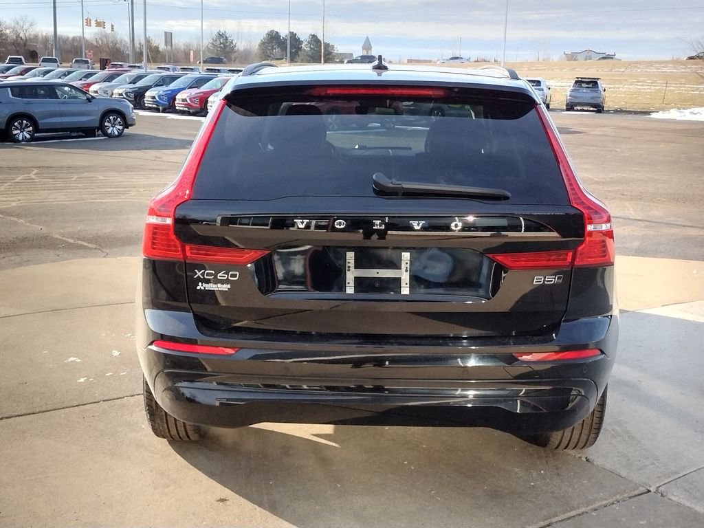 Used 2023 Volvo XC60 B5 Core image 18