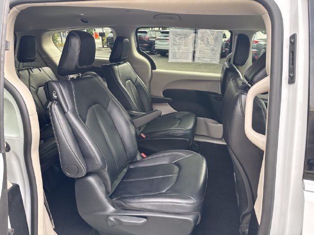 Used 2024 Chrysler Pacifica Limited FWD image 10