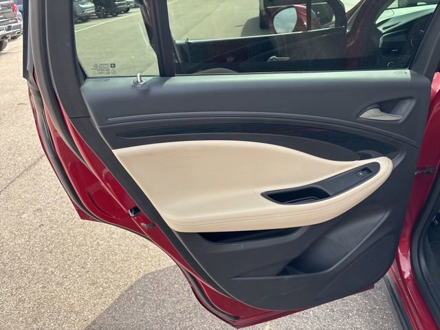 Used 2018 Buick Envision Essence FWD image 19