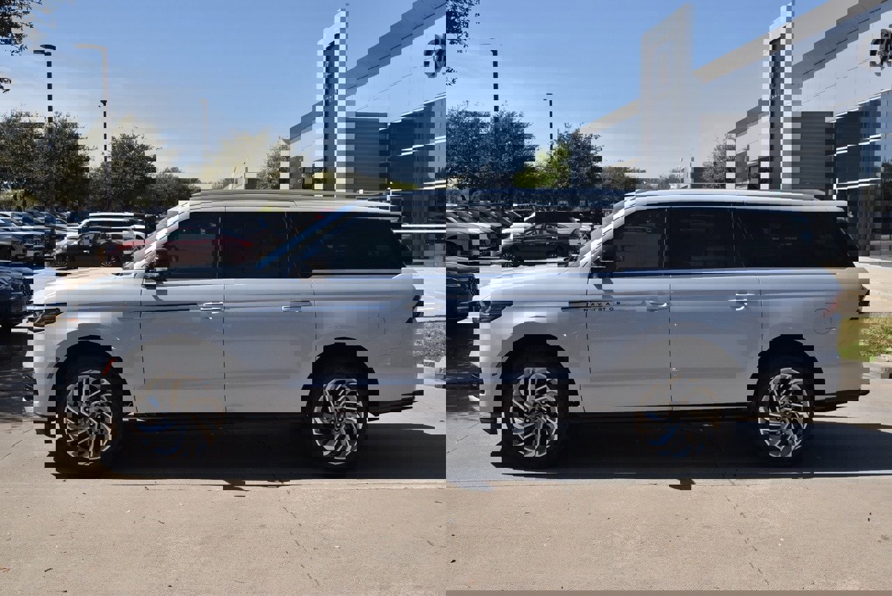 New 2025 Lincoln Navigator L Reserve image 18