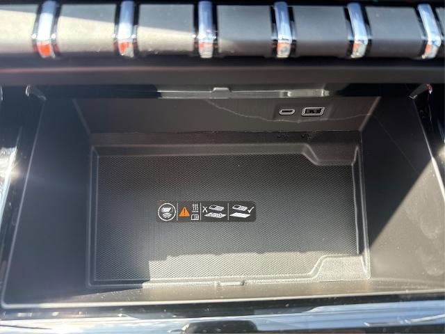 New 2026 GMC Yukon XL AT4 w/ AT4 Premium Plus Package AWD/4WD image 20