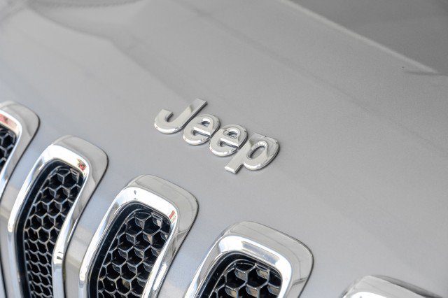 Used 2016 Jeep Cherokee Latitude w/ Cold Weather Group AWD/4WD image 54