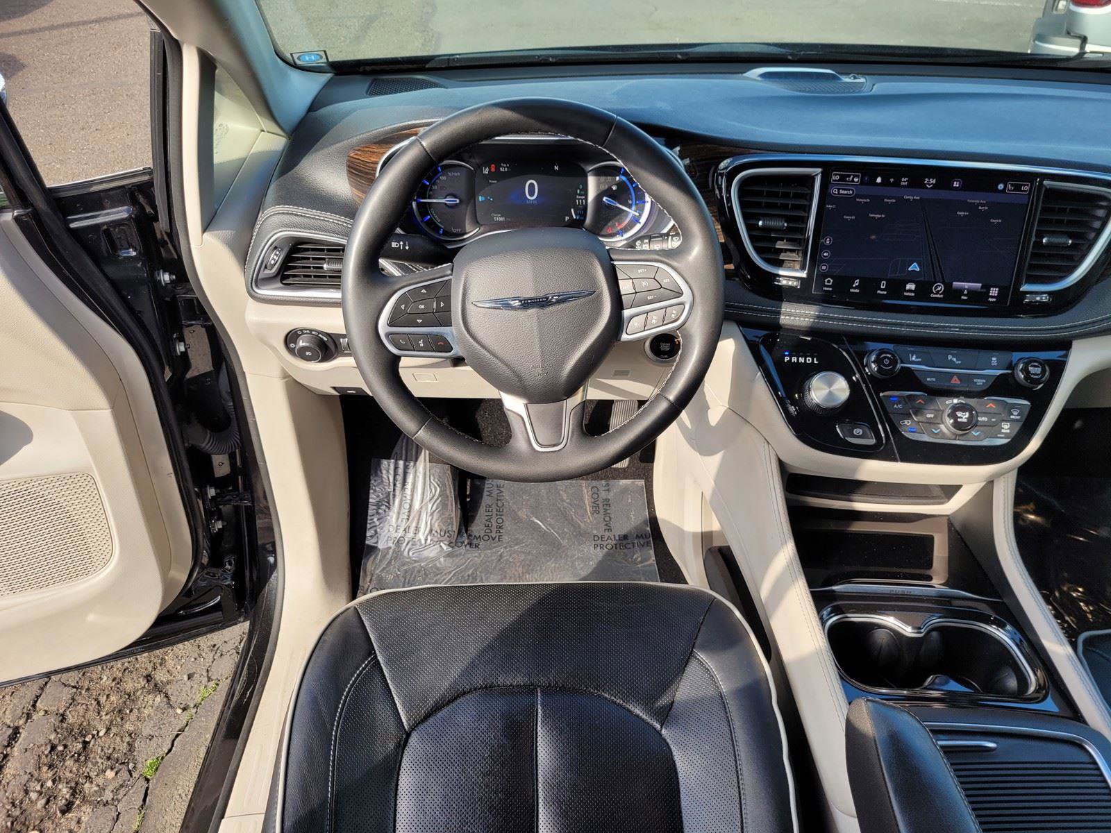 Used 2023 Chrysler Pacifica Limited image 13