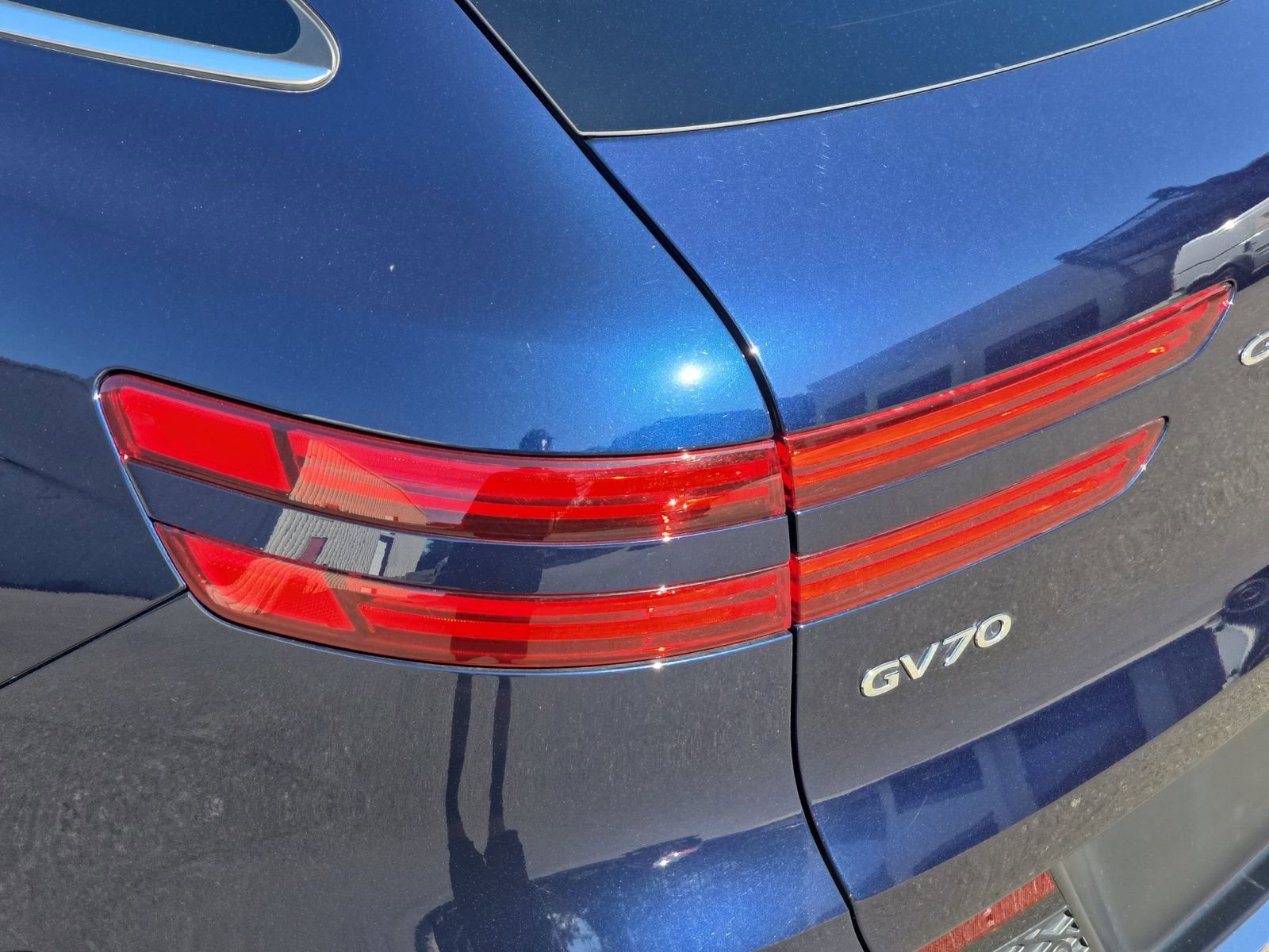 Used 2025 Genesis GV70 2.5T AWD/4WD image 35