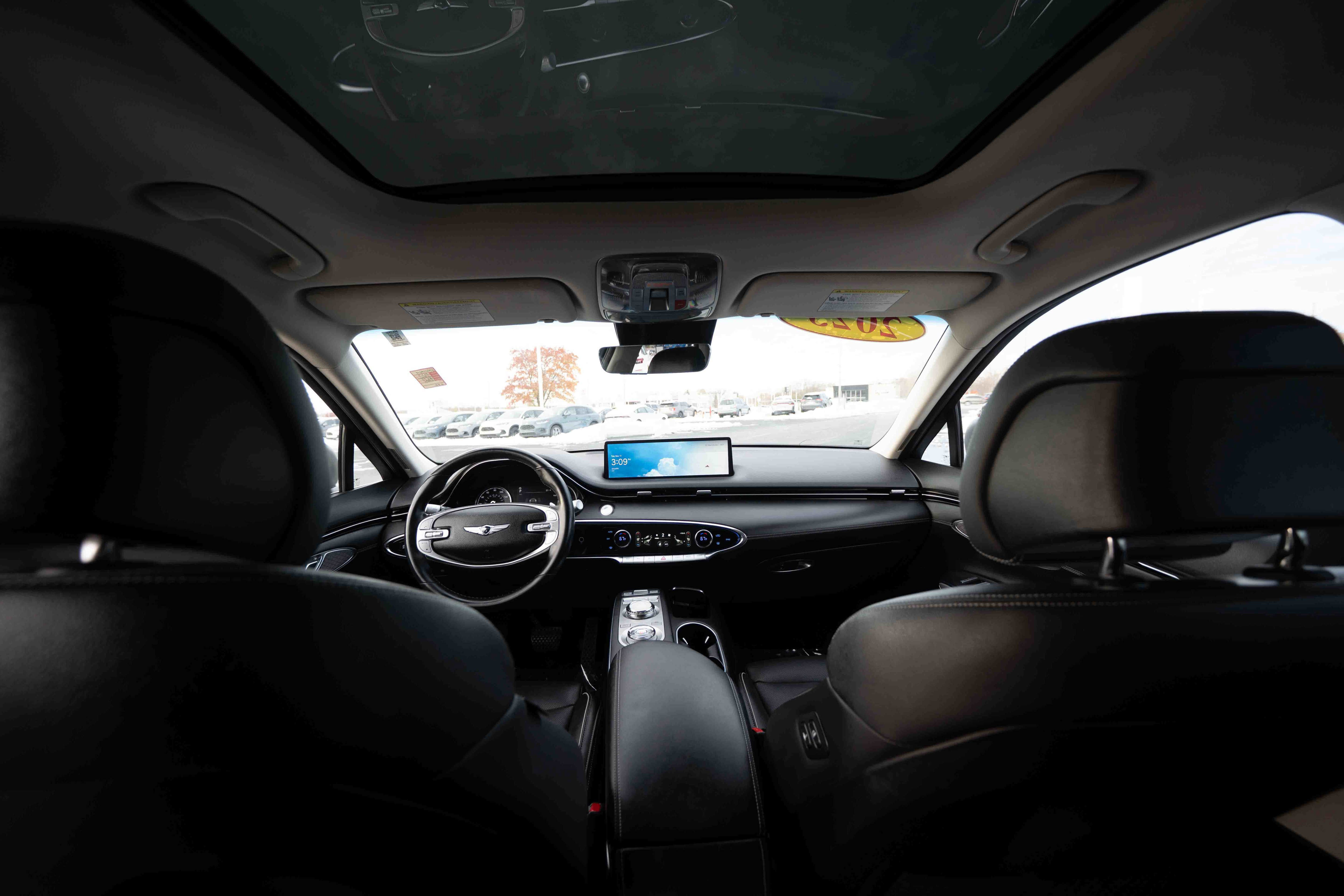 Used 2023 Genesis GV70 2.5T w/ Advanced Package image 19