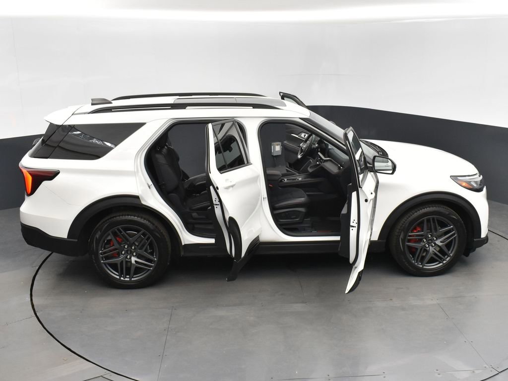 Used 2025 Ford Explorer ST image 30