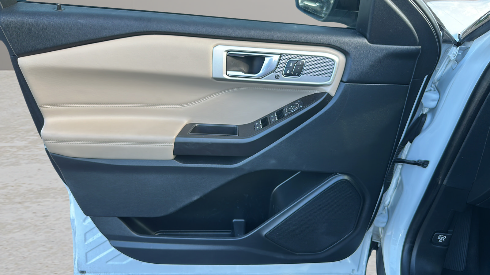 Used 2020 Ford Explorer Limited RWD image 18