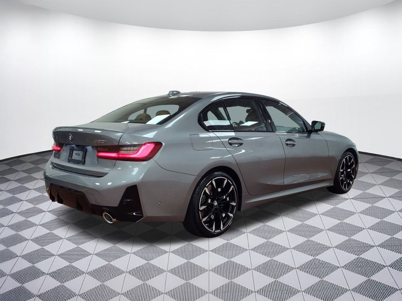 Used 2025 BMW 330i xDrive Sedan w/ M Sport Package AWD/4WD image 9
