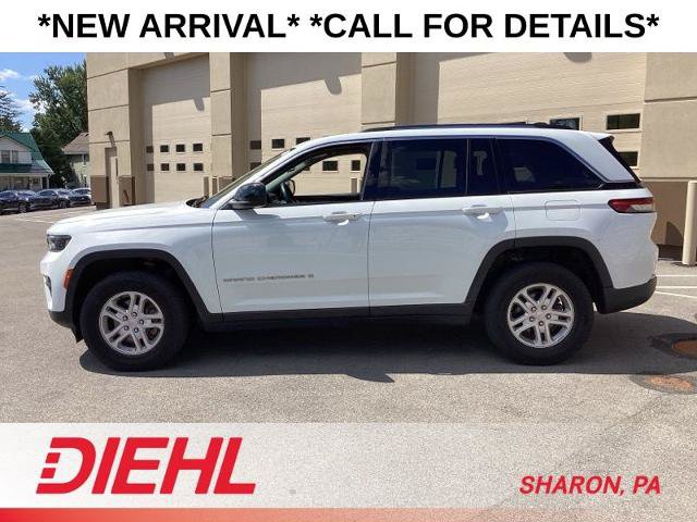 Used 2022 Jeep Grand Cherokee Laredo w/ Luxury Tech Group I AWD/4WD image 4