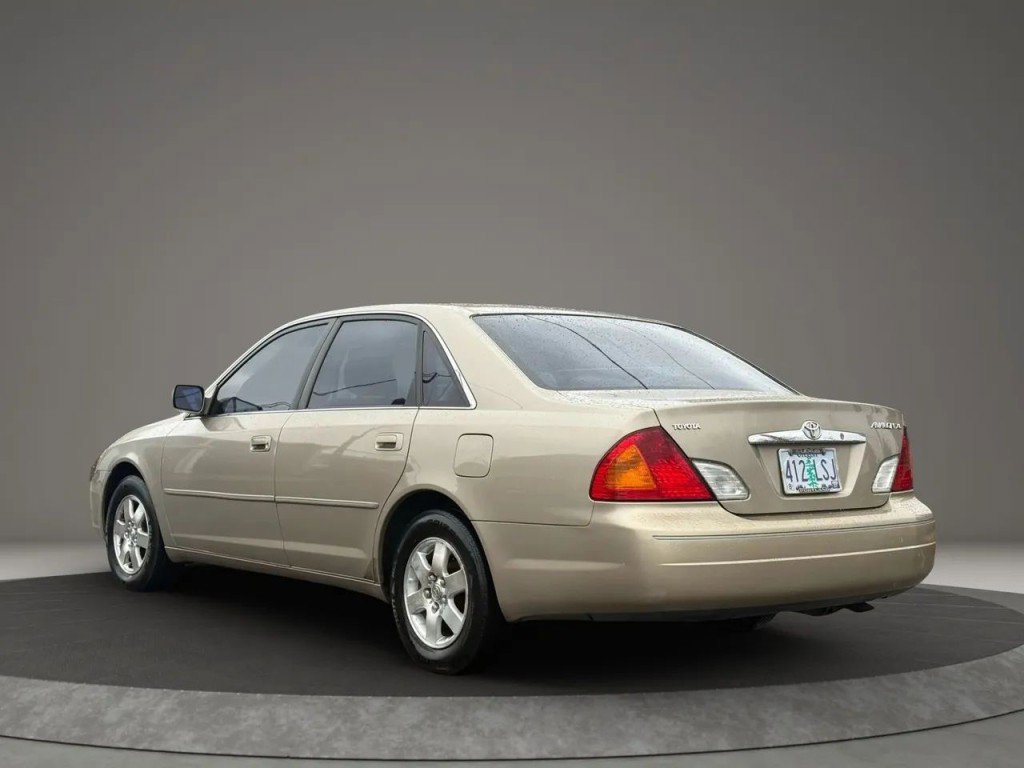 Used 2000 Toyota Avalon XL image 8